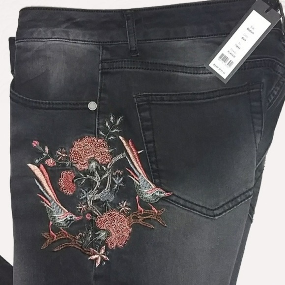 Romeo & Juliet Couture Denim - Romeo and Juliet Couture Embroidered Jeans NWT